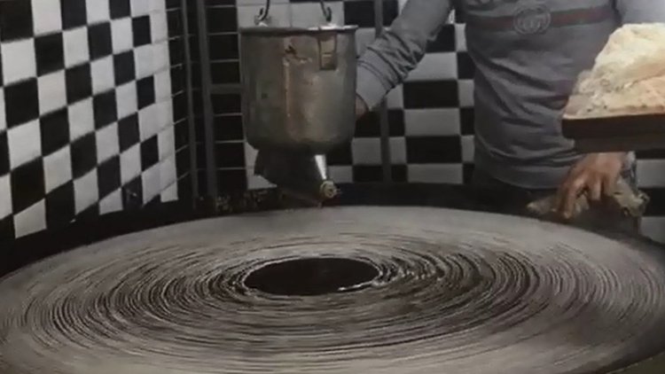 Uzun Çarşı'da künefe yapımı - Nagehan Alçı