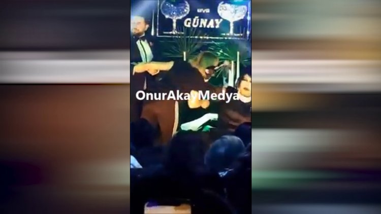 Bülent Ersoy sahneye atlayan kadına mikrofonuyla vurdu