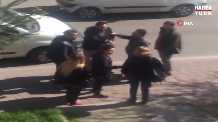 Yol verme kavgasında kadın sürücüye biber gazıyla böyle saldırdı!