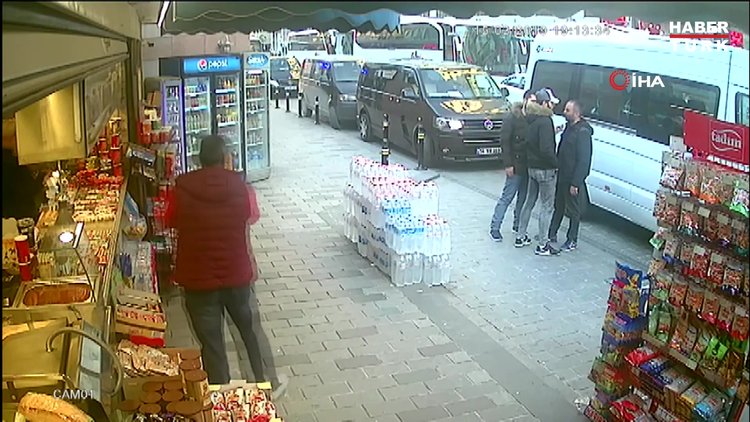 Taksim'de değnekçi dehşeti kamerada