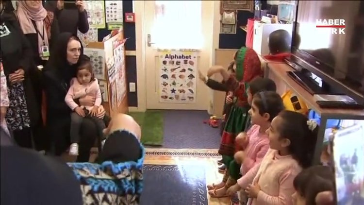 Ardern neden başörtü taktığını açıkladı