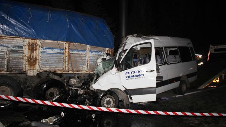 Feci kaza kameraya yansıdı: 2 ölü, 11 yaralı