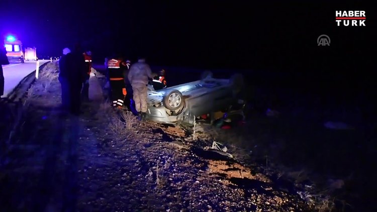 Ağrı'da otomobil şarampole devrildi: 5 yaralı