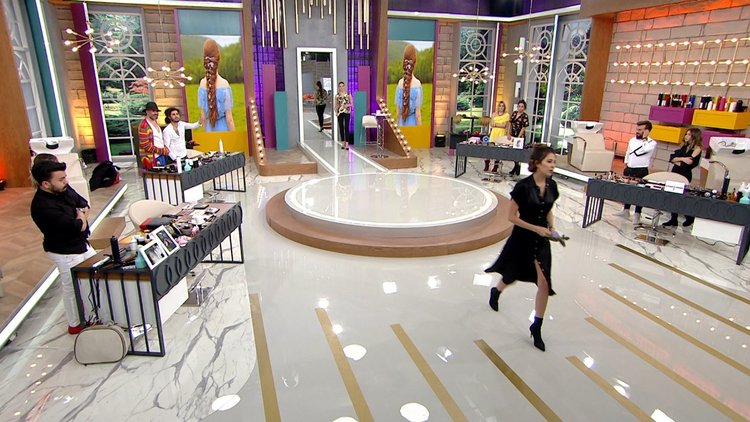 Sahra stüdyoyu terk ediyor!