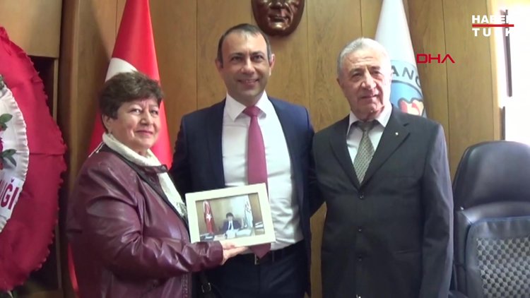 23 Nisanda oturduğu koltuğa 32 yıl sonra başkan olarak oturdu