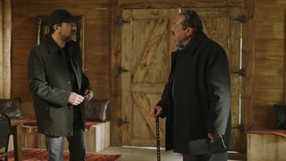 Eyüp, Yakup'u kulübeye kapatıyor.