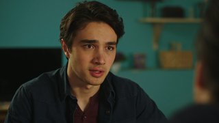 Kadir ve Hasan, Gülperi’yi kurtarmak için videonun peşine düşmeye karar veriyor.