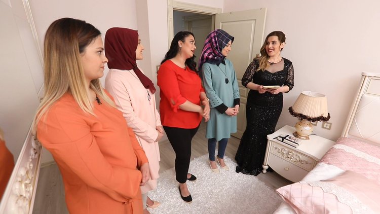 Hande Hanım, eşinin kendisi için yazdığı kitabı paylaştı!