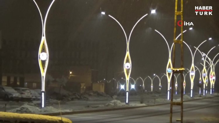 Yüksekova'da nisan ortasında kar sürprizi