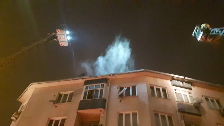 Yangını gören imam camiden anons yaptı