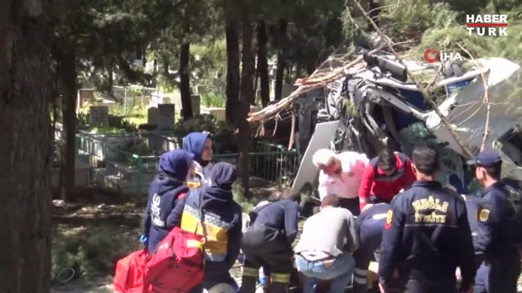Beton mikseri otomobili biçti: 1 ölü