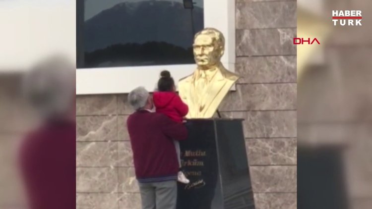 Küçük kızın Atatürk sevgisi