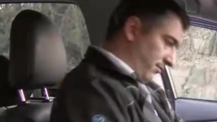 Kredi kartını müşterisine veren Türk taksici "kahraman" oldu