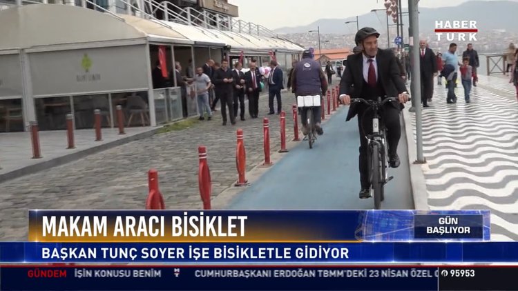Makam aracı bisiklet: Başkan Tunç Soyer işe bisikletle gidiyor
