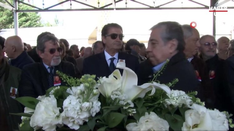 Ünlü piyanist Şevket Uğurluer son yolculuğuna uğurlandı