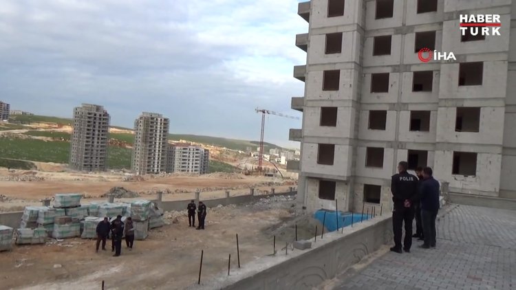 Yine o korkunç şüphe! İki genç el ele atladı