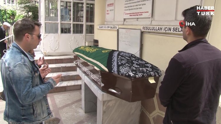 Başka bir erkekle mesajlaştığını sandığı eşini öldürdü!