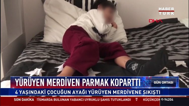 Yürüyen merdiven parmak koparttı: 4 yaşındaki çocuğun ayağı yürüyen merdivene sıkıştı