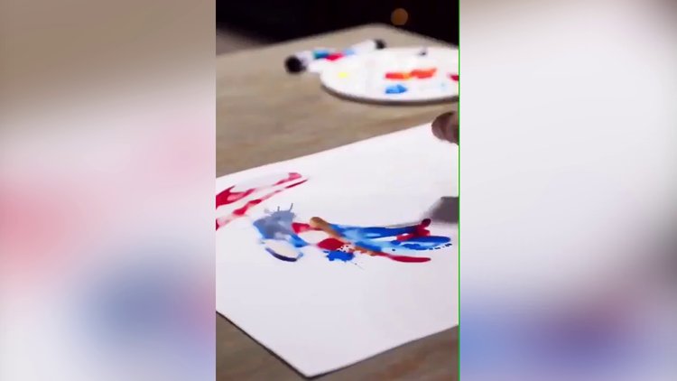 Kendi stiliyle izleyenleri hayran bırakıyor