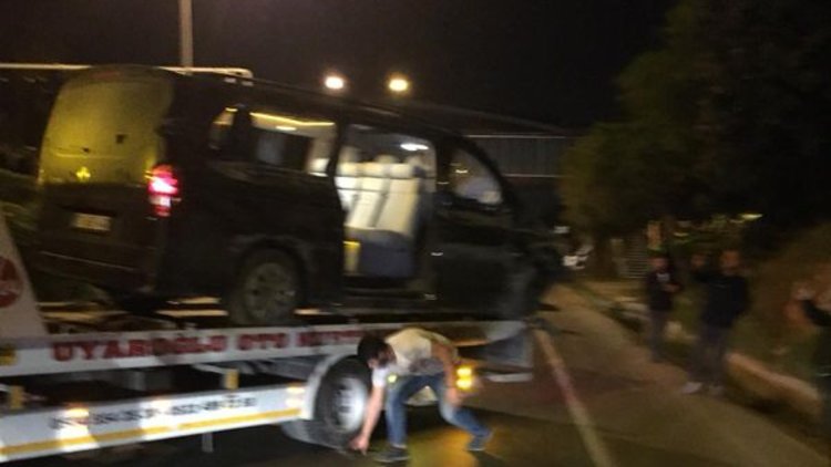 Son dakika... Alanyasporlu futbolcuları taşıyan araç devrildi: Yaralılar var