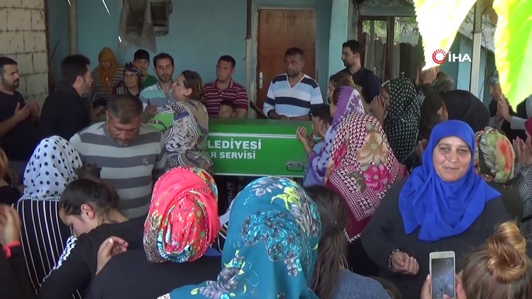 Sanatçı Dilber Ay'ın cenazesi evine getirildi