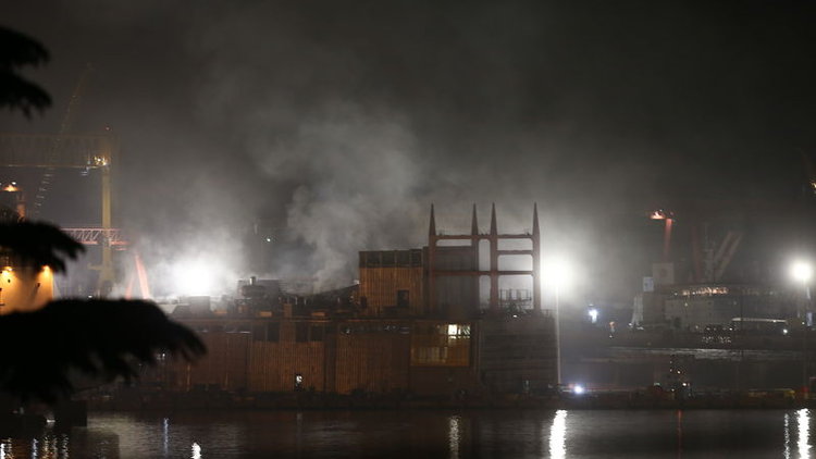 Tuzla'da tersanede yangın çıktı