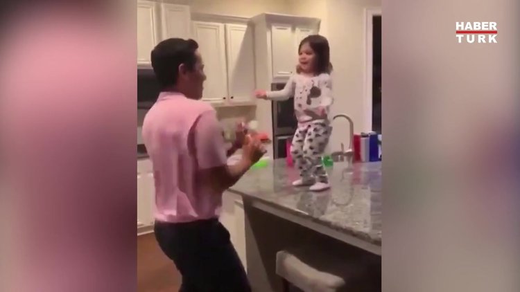 Baba ve kızının dans şovu