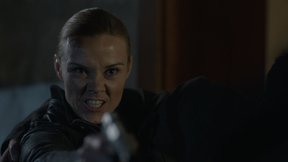 Jennifer, Ziya Cevran'ı vuruyor!