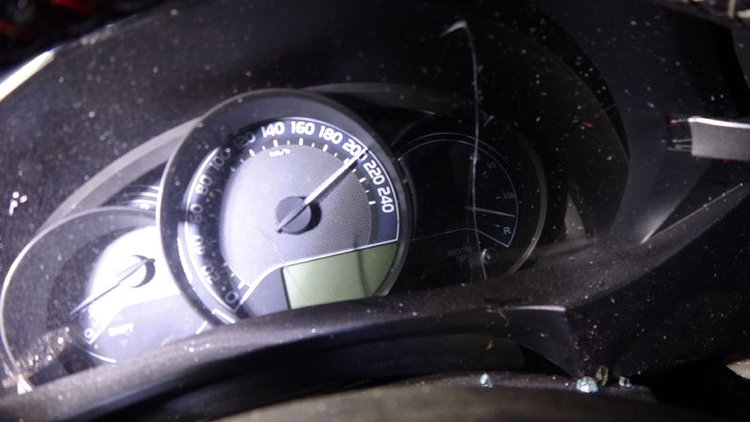 Otomobil TIR'a çarptı, hız ibresi 200'de kaldı