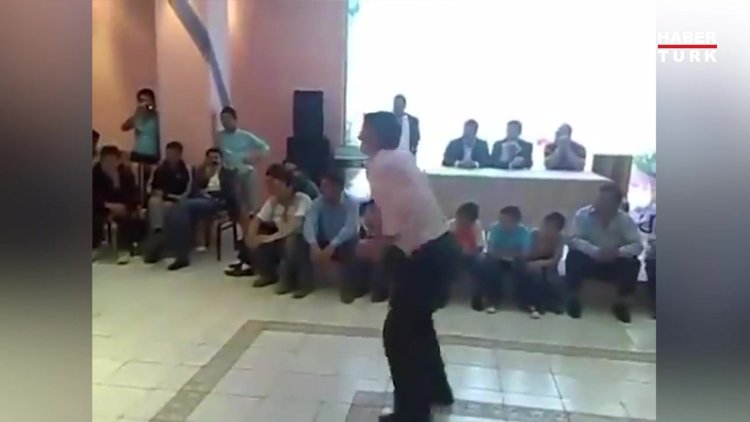 İlginç dans figürleri olan bir insan