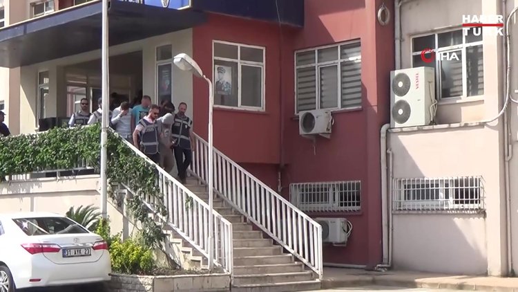 Hatay'da fuhuş çetesine darbe:İş vaadiyle kadınlara fuhuş yaptıran 2'si kadın 19 kişi gözaltına alındı