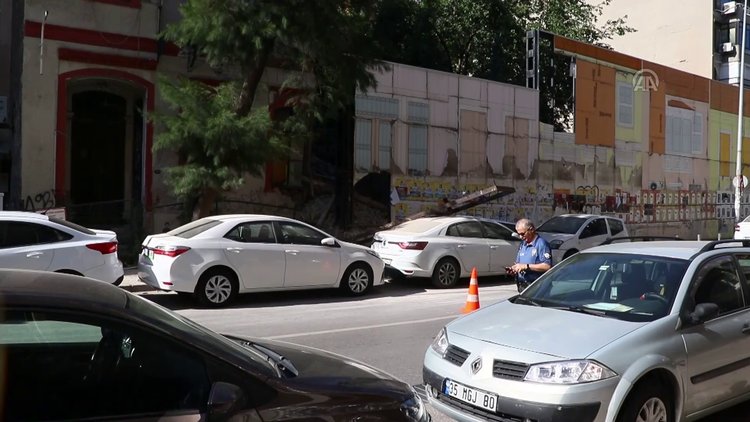 Metruk binada çökme