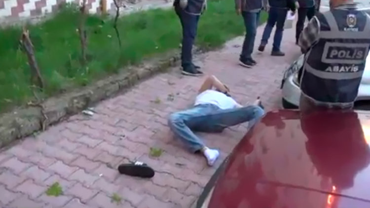 Cezaevi firarisi 5'inci kattan atladı!