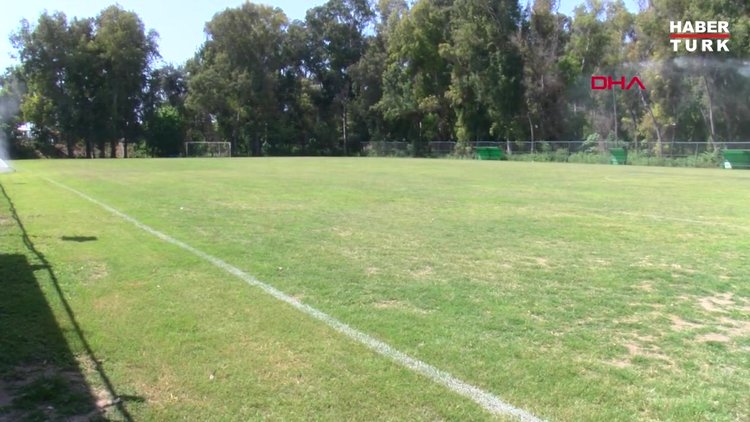 Adana'da 12 çocuk, kulüpden çaldıkları forma ve kramponlarla maç yaparken yakalandı