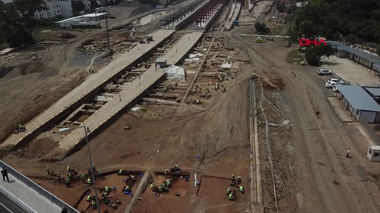 Haydarpaşa'da kazı alanında top mermisi bulundu