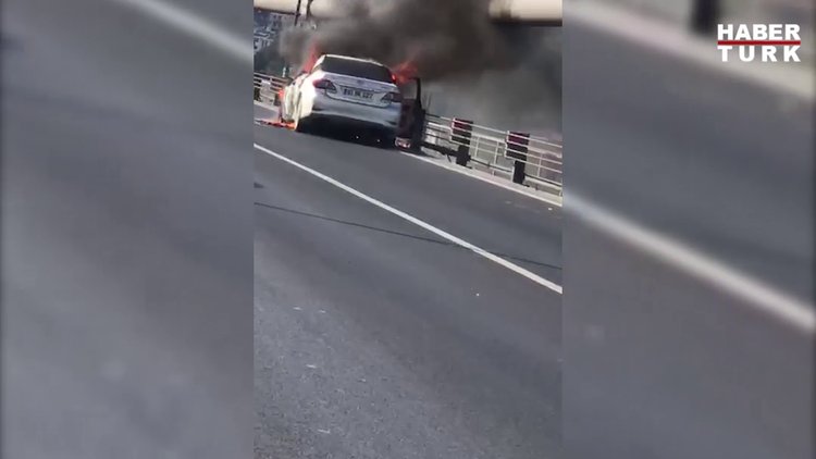 15 Temmuz Şehitler Köprüsü'nde araç yangını
