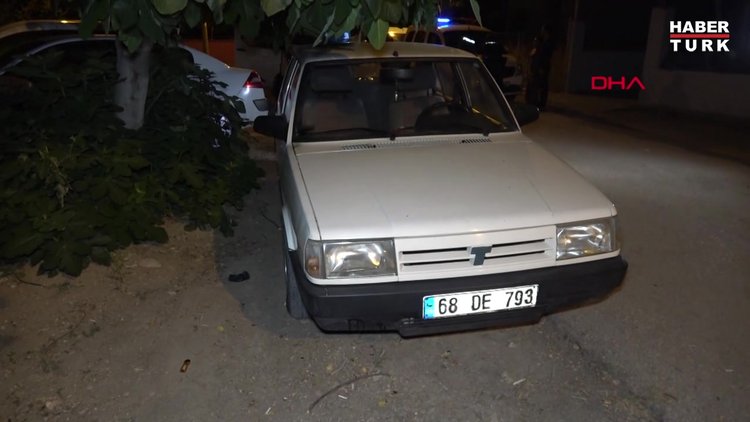 Adana sahur vakti 2 otomobili yakmak istediler