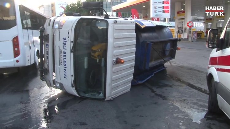 TEM'de kamyonet devrildi, trafik durma noktasına geldi