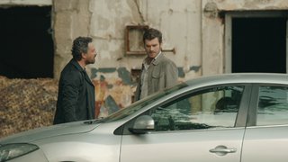 Kadir, Zeynep'in yerini öğreniyor.