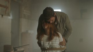 Kadir bombayı etkisiz hale getiriyor.