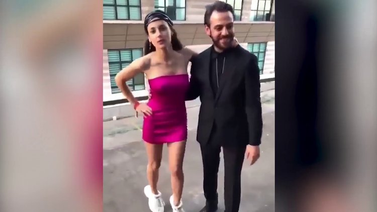 "Söyleyemeyenler yerine oturup susun!"