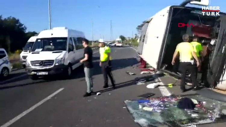 Son dakika: Ümraniye'de otomobil otobüse çarptı: Ölü ve yaralılar var!