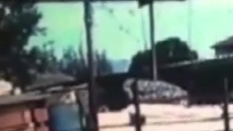 Odun kesen kadın komşuya nacakla saldırı güvenlik kamerasında