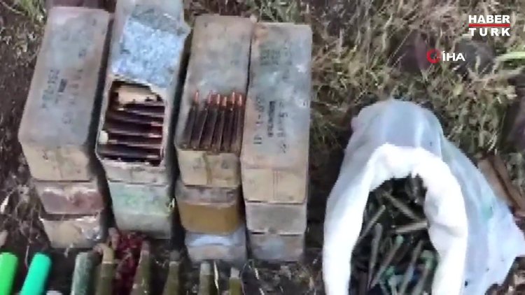 Pençe Harekâtı sırasında ele geçirilen doçka mühimmatı ve roket başlıklarının görüntüsü