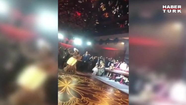 Mesut Özil ve Amine Gülşe çiftinin kına gecesinde "Ölürüm Türkiyem" şarkısı