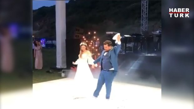 Eser Yenenler Ve Berfu Yildiz In Ilginc Dugun Dansi