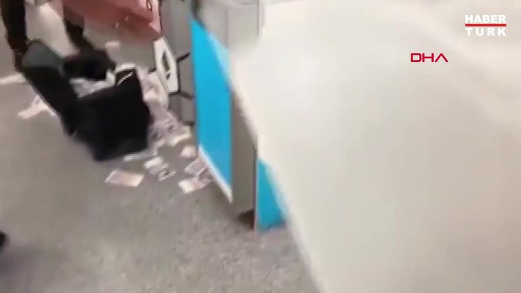 İngiltere'de bir ATM para saçtı