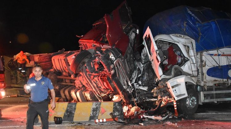 Kırıkkale'de zincirleme kaza: Ölü ve yaralılar var