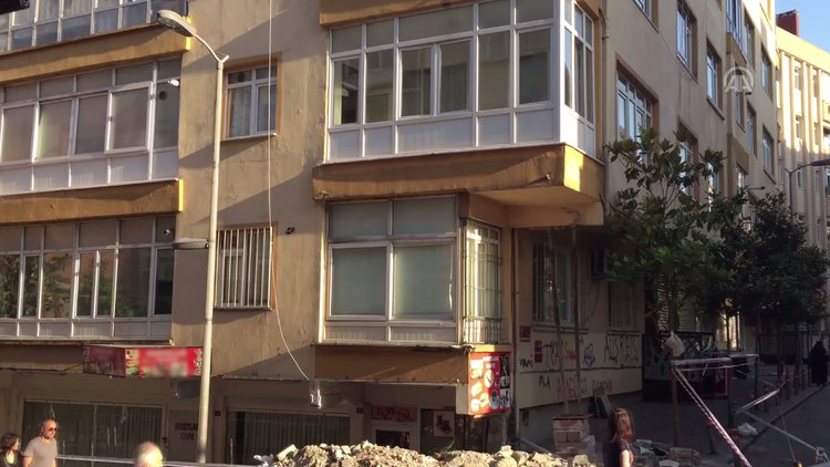 Güngören'de yıkılma tehlikesi bulunan bina tahliye edildi