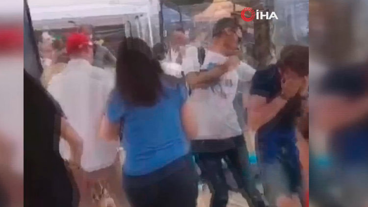 Off road aracı kalabalığın arasına daldı!